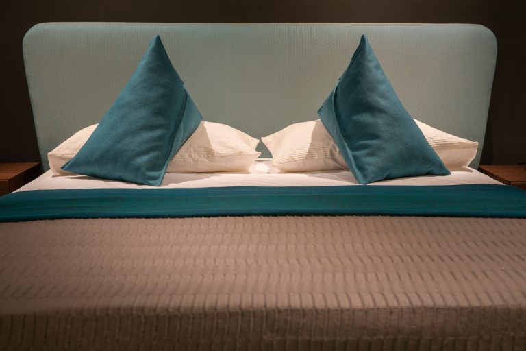 Culorile și designul textilelor în camerele de hotel: cum influențează atmosfera pexels enginakyurt 4177810